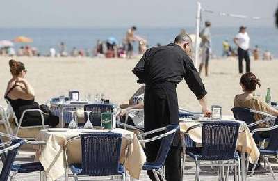 The Canaries have second lowest salaries in Spain despite record year for tourism