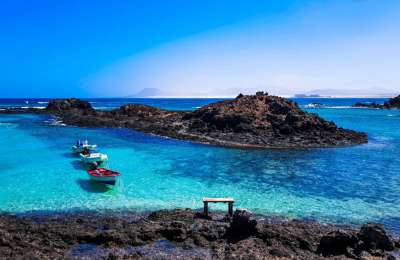 Where the Beach Ends: The Canaries through the eyes of those who set to sea