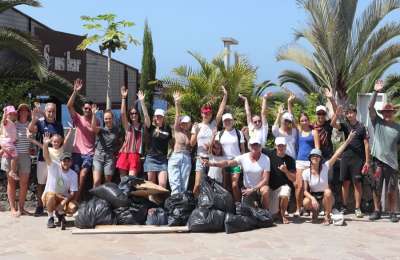 Big Hearts and Heavy Lifting as volunteers clean up beach in Callao Salvaje