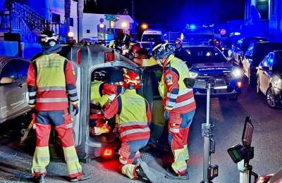 Three injured after car overturns in Puerto del Carmen