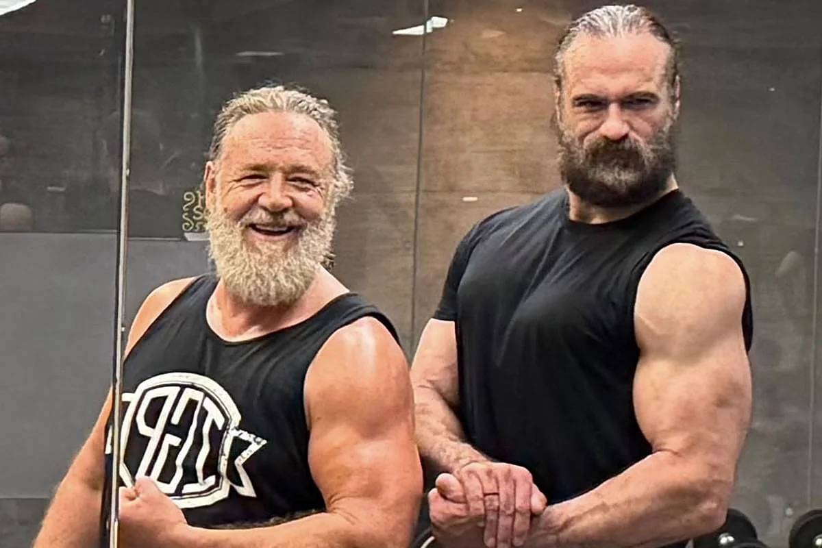 Russell Crowe shows off new physique while filming in Gran Canaria