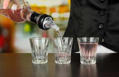 Bars and Restaurants Warned: In 2027, you'll need to be extra careful with free drinks and shots