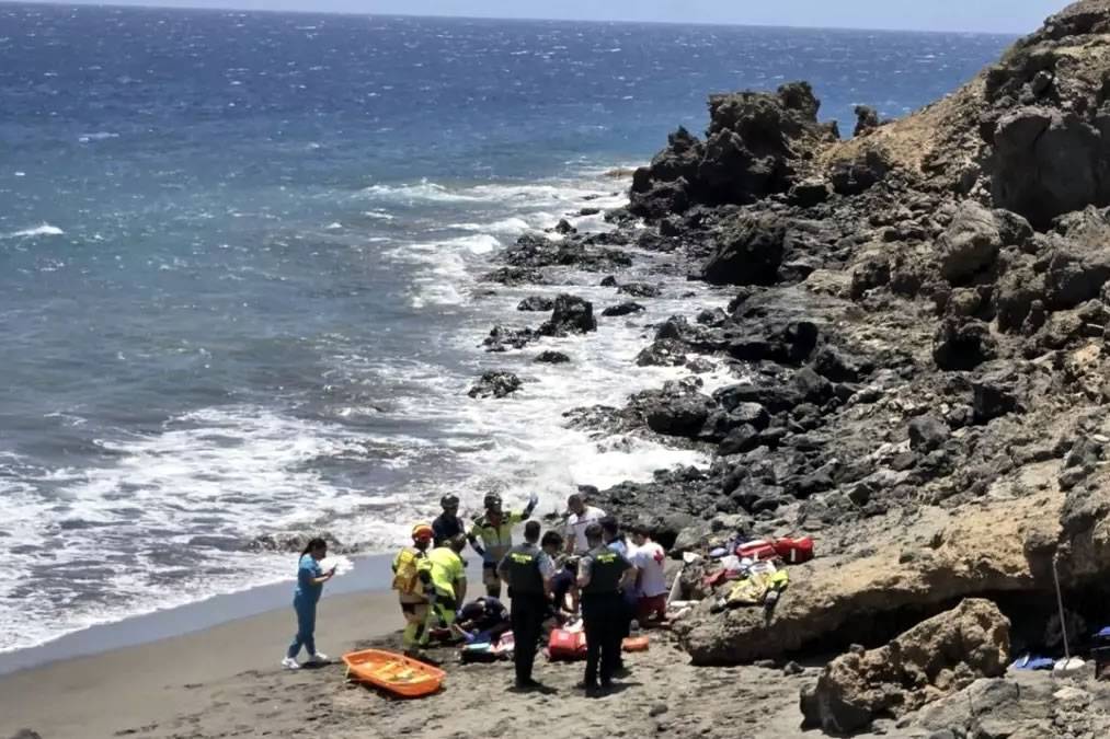 32-year-old man dies after being pulled unconscious from the sea in south Tenerife 