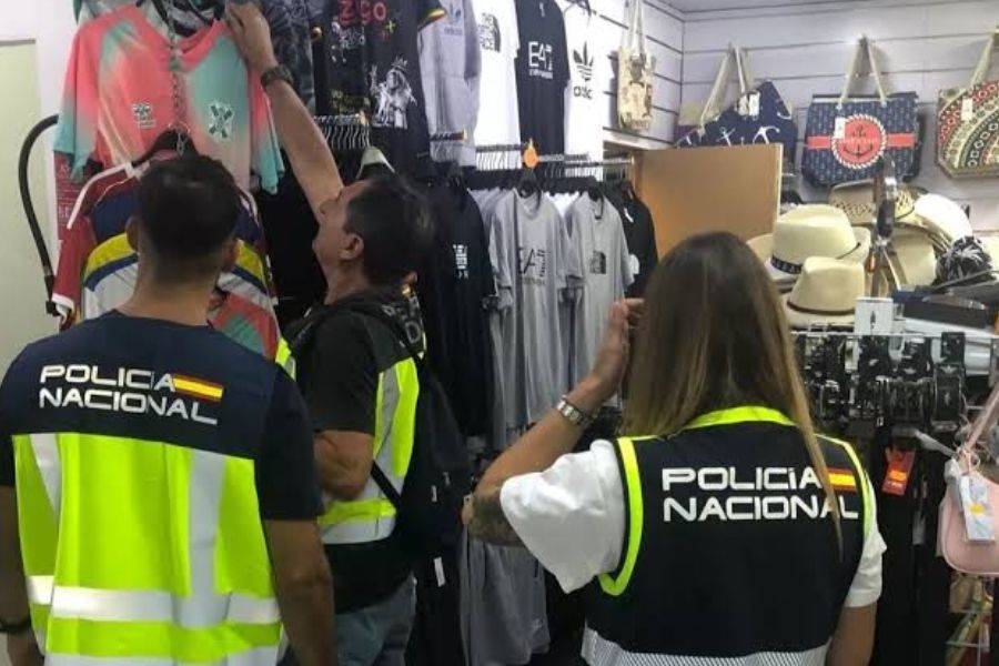 Fake football shirts worth €210,000 seized in South Tenerife 