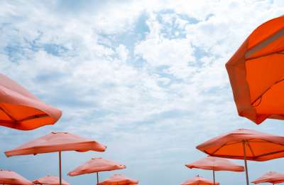Where is it forecast to rain in the Canary Islands this Monday? 