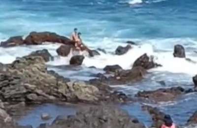 VIDEO: Lifeguard intervenes as people ignore dangerous sea conditions in Tenerife