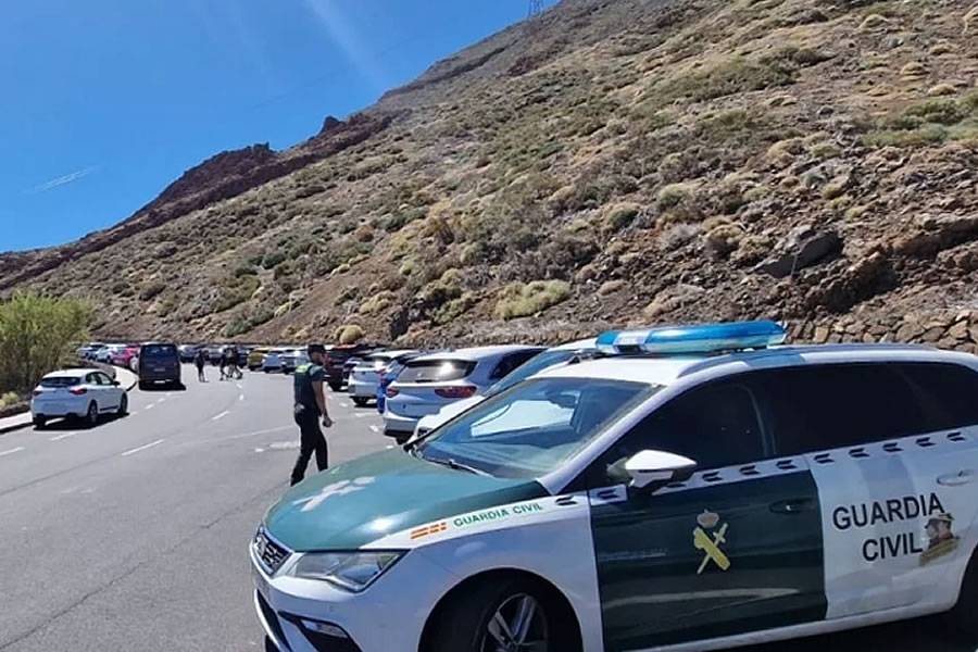 Thief caught ‘red-handed’ breaking into a car at Mount Teide