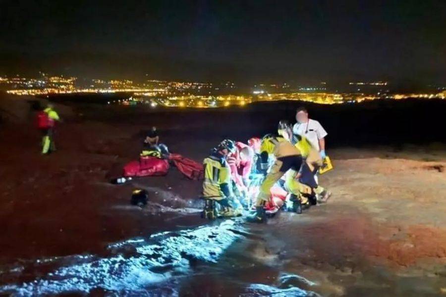 Teenager seriously injured after falling several metres near coast in South Tenerife