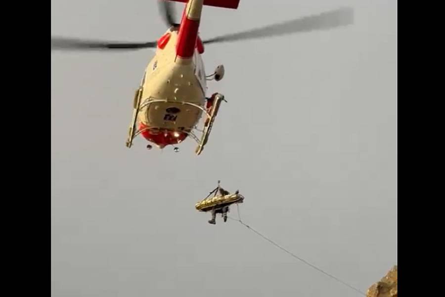 Two paragliders injured after crash in the south of Tenerife
