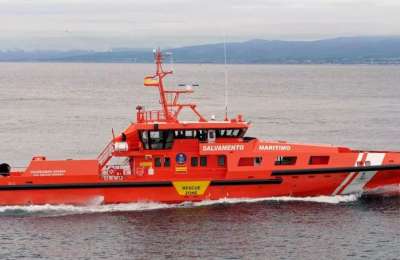 More than 80 die after migrant boat drifts for 26 days south of the Canary Islands