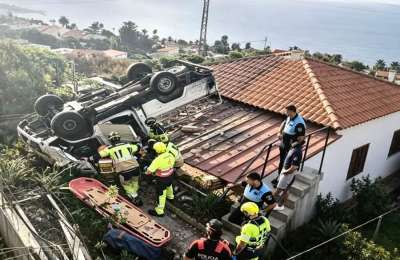 82-year-old seriously injured after truck crashes onto roof of house in Tenerife 