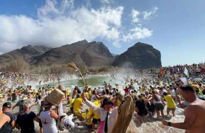 Thousands jump into a Gran Canaria lagoon for one of the Canary Islands’ strangest traditions
