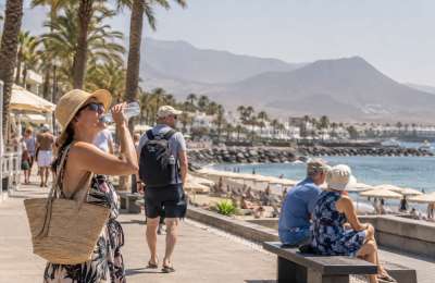 Canary Islands face another hot weekend as health warnings are issued