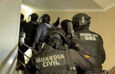 Guardia Civil arrest bank scam gang in the Canary Islands accused of stealing more than €1 million