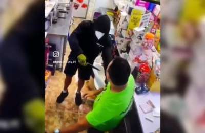 Armed robber on the run after stealing €900 from 24-hour supermarket in south Tenerife