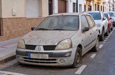 San Miguel council plans to remove over 300 abandoned cars from its streets