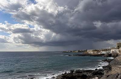 Forecasters warn of possible thunderstorms on Monday