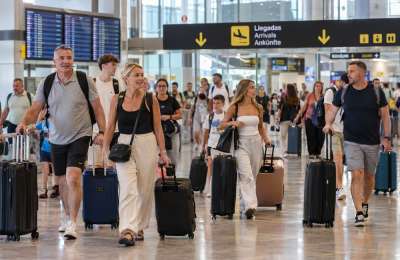 Canary Islands close to another record year for foreign tourists
