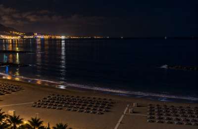 Police rescue young woman from sea in Playa de las Américas