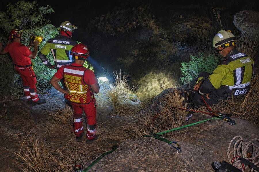 15-year-old girl rescued after falling into ravine in Tenerife