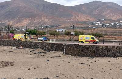 Paramedics save holidaymakers life after he had a heart attack on a beach in Lanzarote